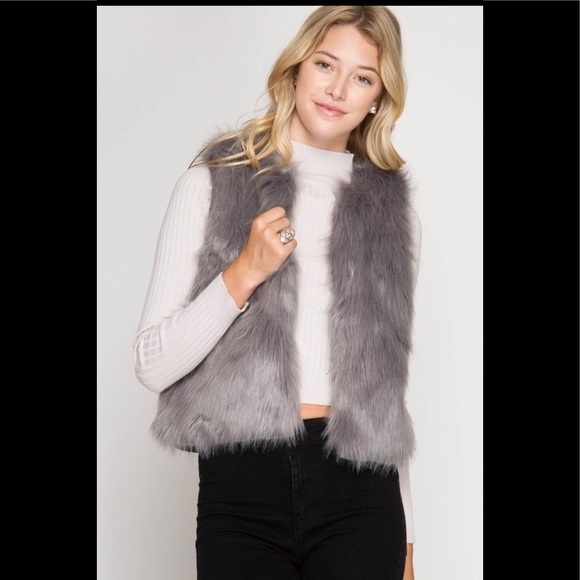 ✨LAST ONE✨Gray Faux Fur Open Short Vest ⚡️ - Picture 2 of 6